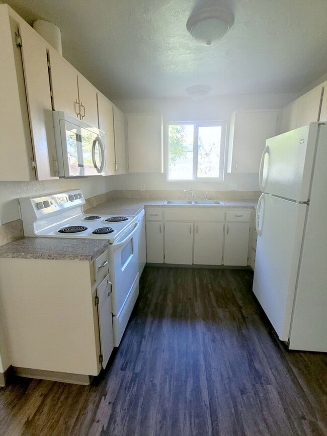 Building Photo - 610be