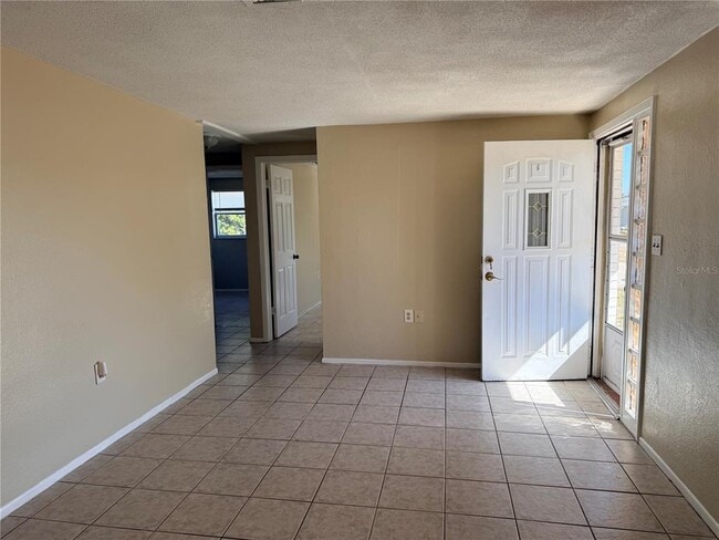 Building Photo - 7303 Deerfield Dr