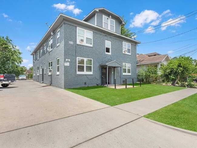 Building Photo - 222 Grace St