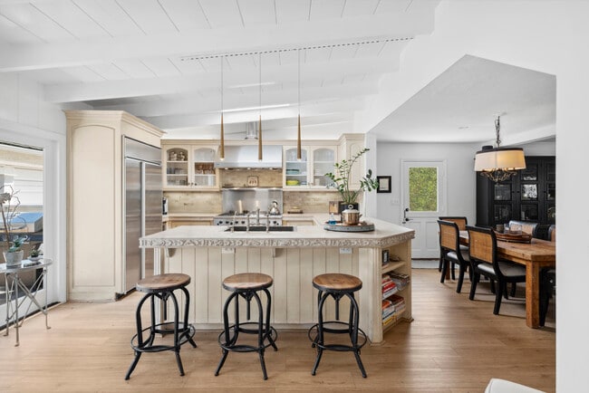 Foto del edificio - 540 De Anza Dr