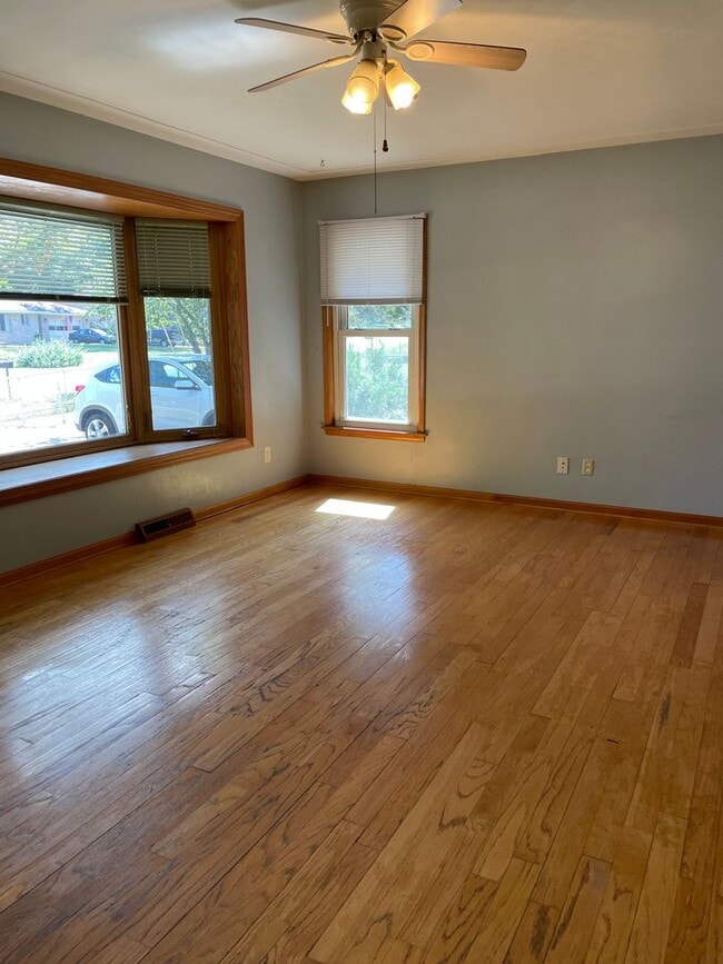 Building Photo - 5675 Juanita Dr SE