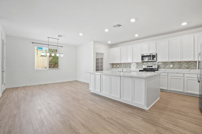Building Photo - Stunning 4 Bedroom Home with Downstairs Room!