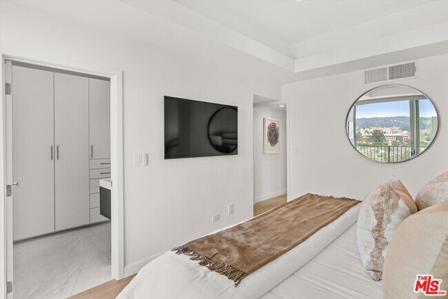 Foto del edificio - 10501 Wilshire Blvd