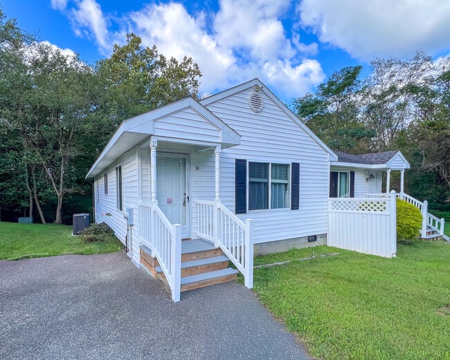 Building Photo - 34 Fox Hill Dr