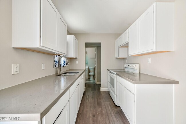 Foto del edificio - 2142 E Taylor St