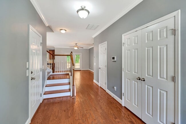 Building Photo - ? 1/2 OFF FIRST FULL MONTH'S RENT! ? West ...