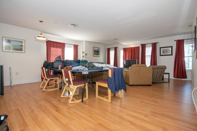 Building Photo - WOW!!  NO FEE!!!   BRIGHTON CENTER 3 BED/2.5 BATH WITH PARKING INCLUDED FOR JUNE 1ST!!