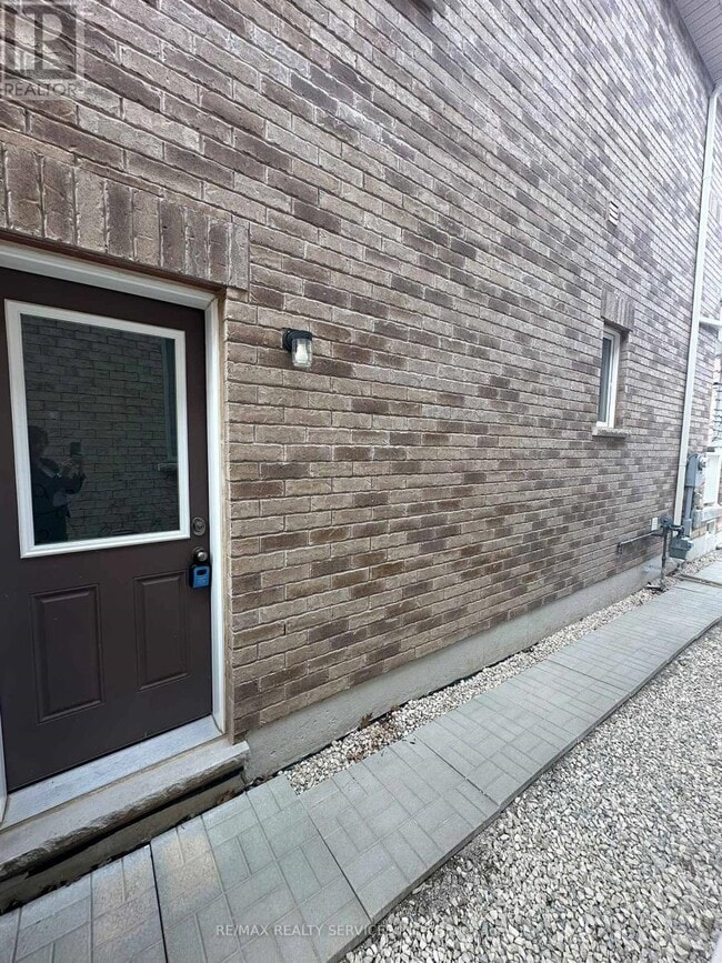 Building Photo - 34 Ebury Dr