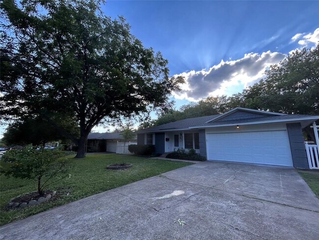 Foto del edificio - 611 Misty Glen Dr