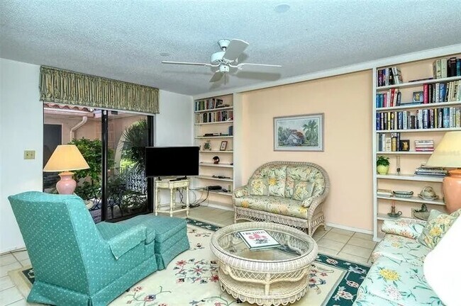 Building Photo - 424 N Washington Dr