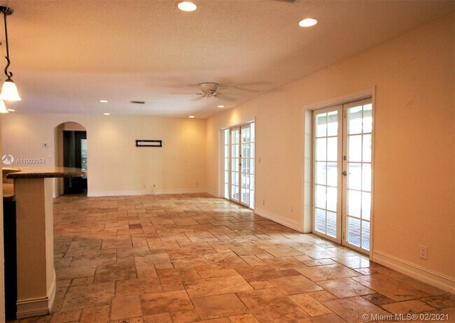 Foto del edificio - 898 SW 18th St