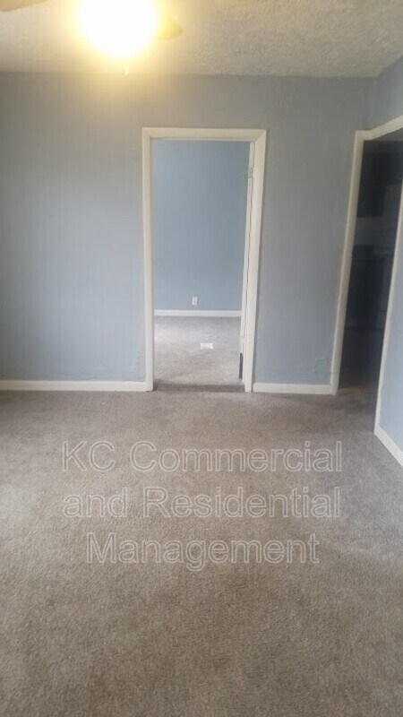 Building Photo - 5911 Lexington Ave