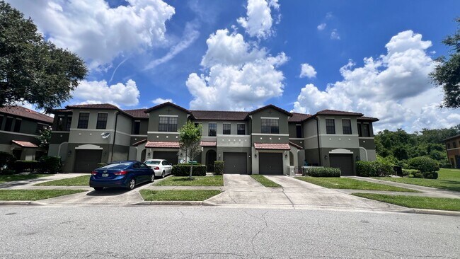 Foto del edificio - STUNNING 2 Bedroom, 2.5 Bathroom Townhome ...