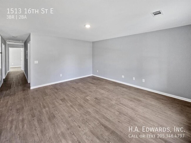 Photo - 1513 16th E St House