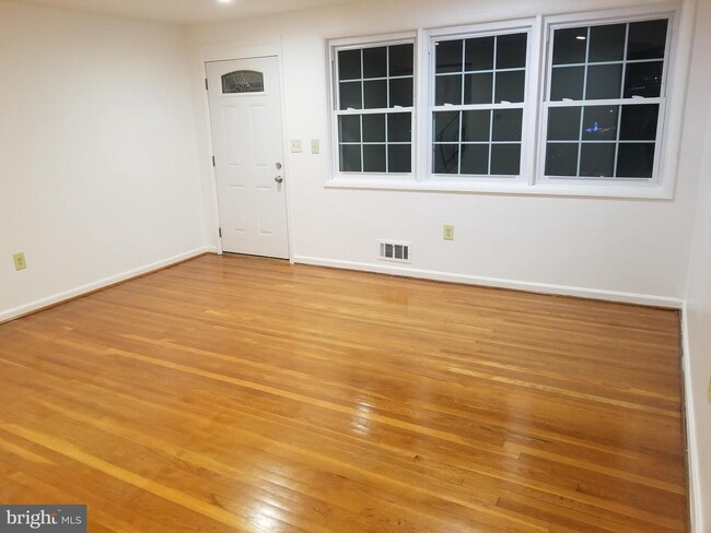 Building Photo - 245 Stemmers Run Rd