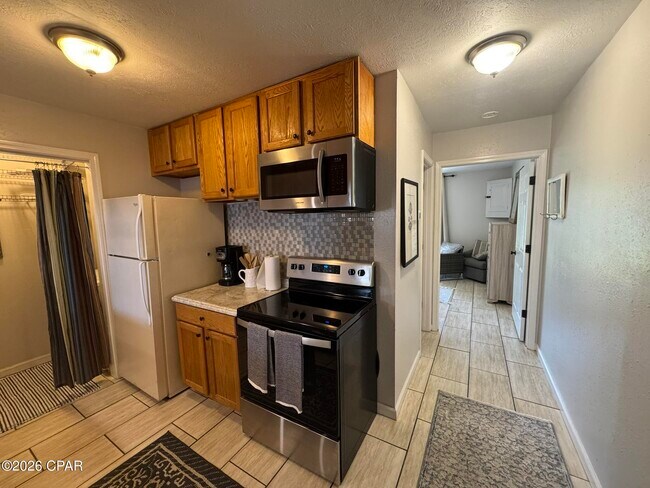 Building Photo - 6903 N Lagoon Dr