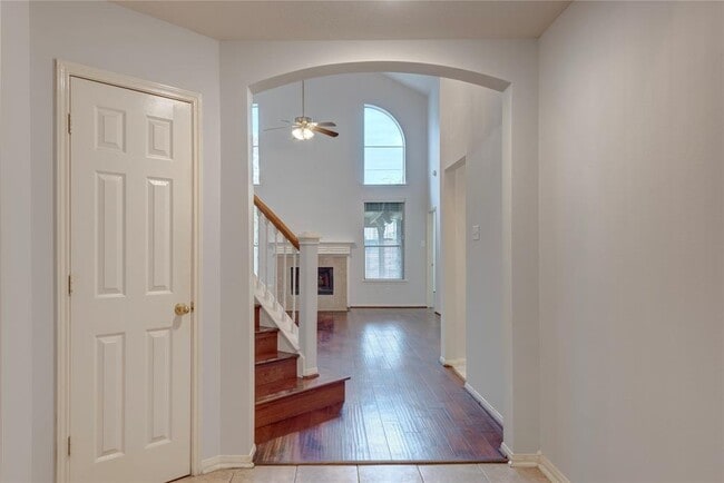 Building Photo - 2306 Millerton Ln