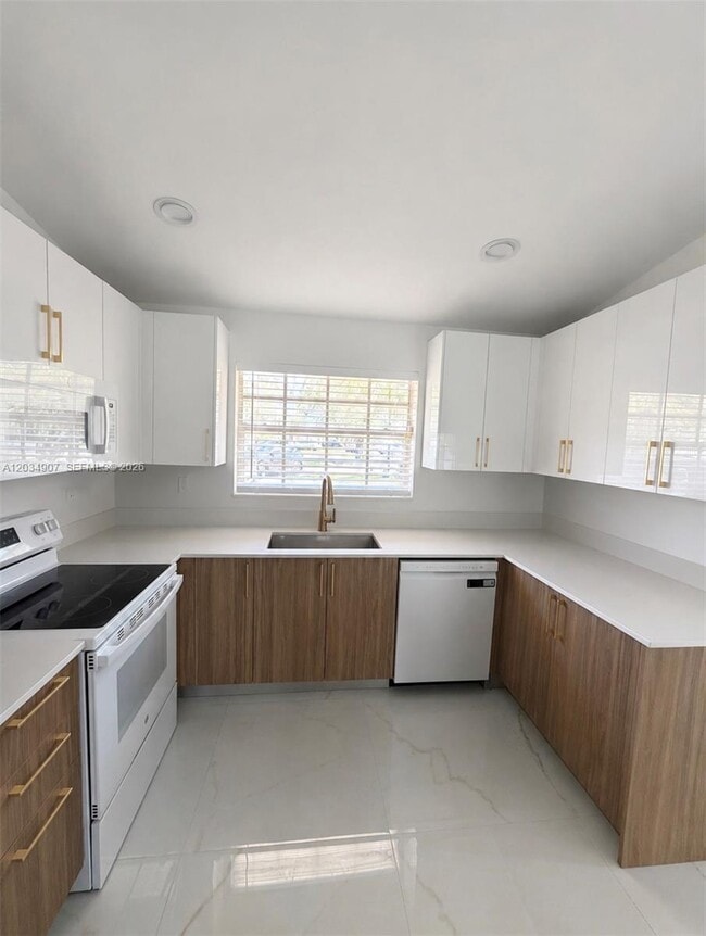 Photo - 13220 Southwest 86th Lane Apt #O, Miami, FL 33183 - 3 BR 2 BA single-family home
