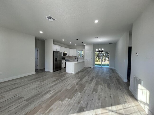 Building Photo - 2097 W Hampshire Blvd