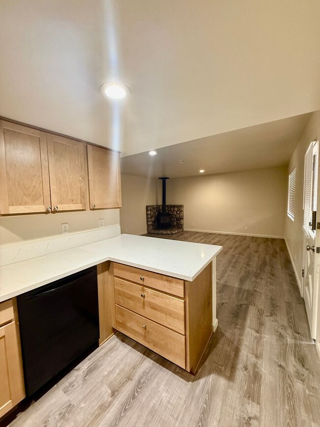 Building Photo - 201 Lupin St