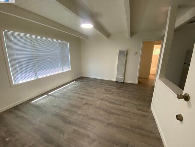 Foto del edificio - 324 105th Ave