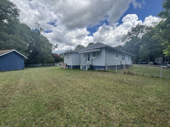 Building Photo - 131 Dixon Cir