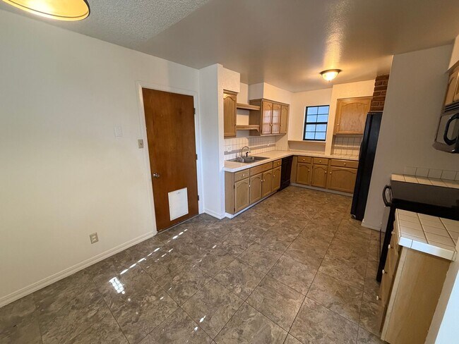 Building Photo - Cute 3 Bedroom Home in Sparks!