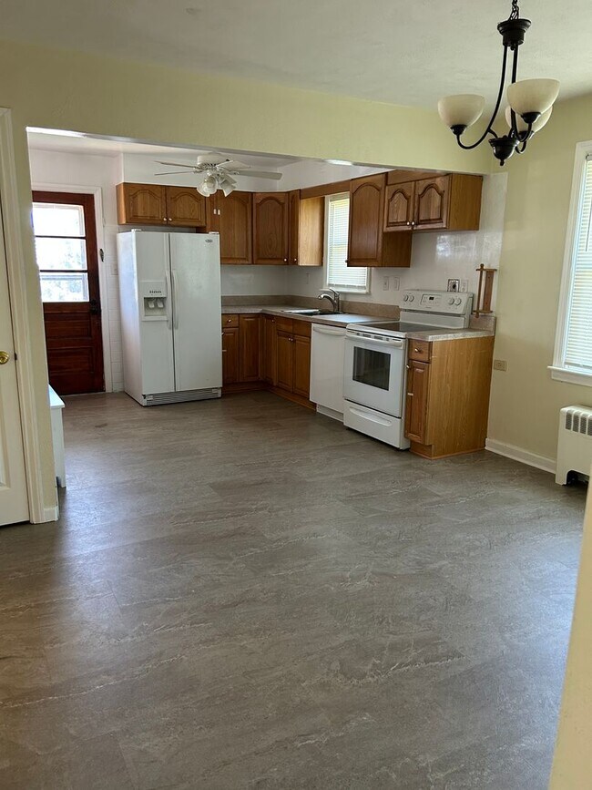 Foto del edificio - 4 Bedroom in Central School District