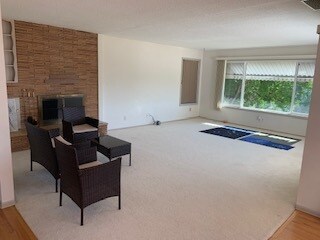 Building Photo - Call for an appointment 503-543-4440 Beaut...