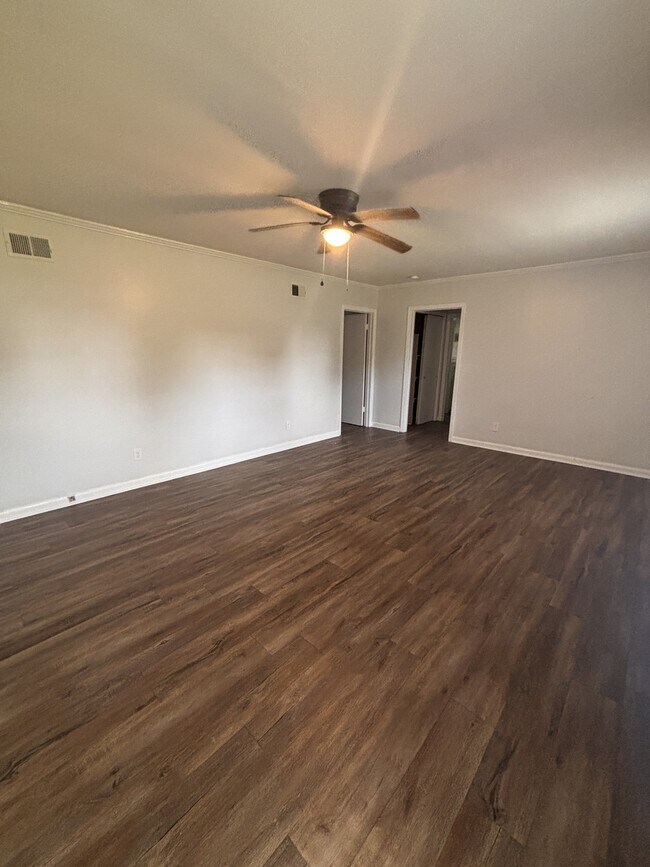 Building Photo - 210 N Edgewood Dr