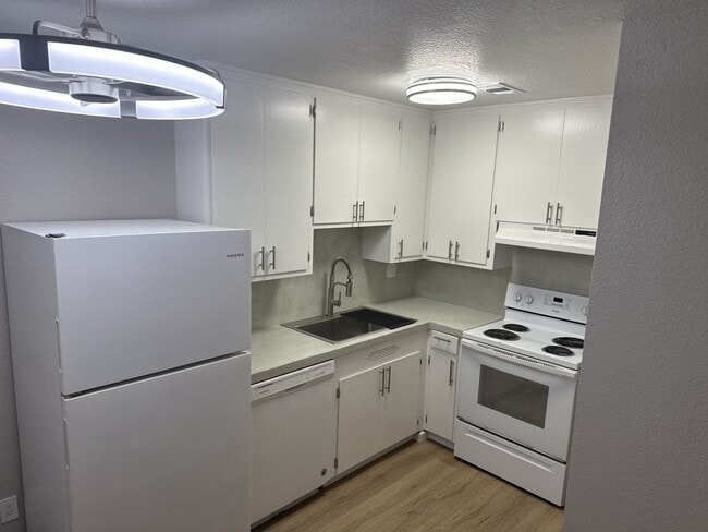 Building Photo - 1440 Myrtle Avenue