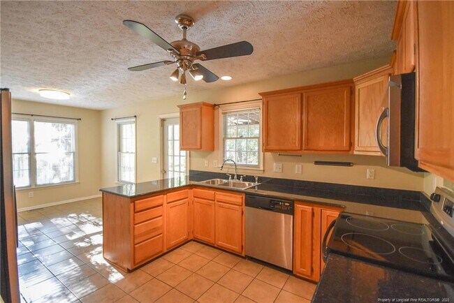 Building Photo - 444 Crown Point