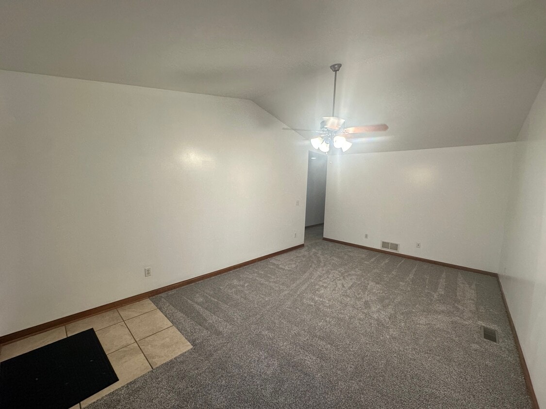 Large Front Living Room - 2721 Blossom Ave