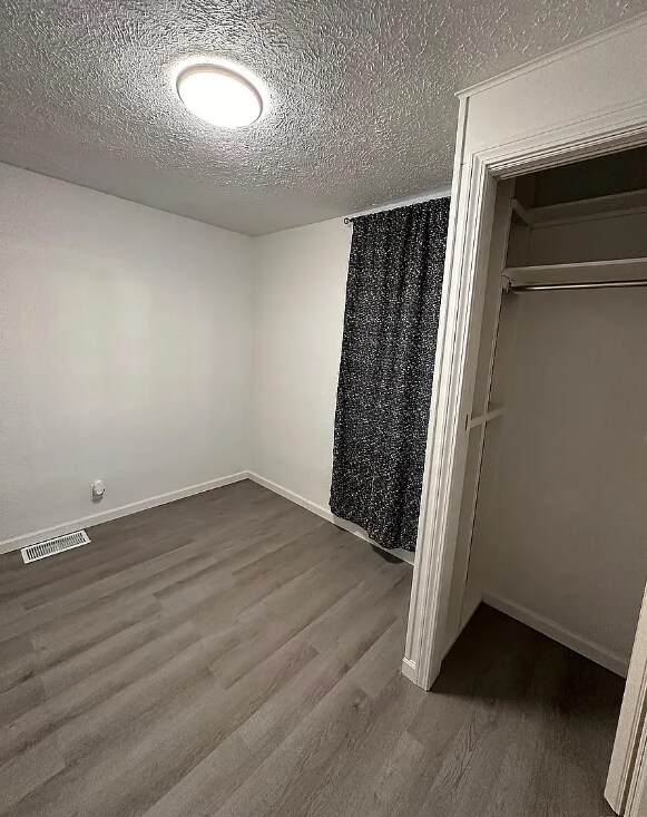 Foto del edificio - 1313 E Douglas St