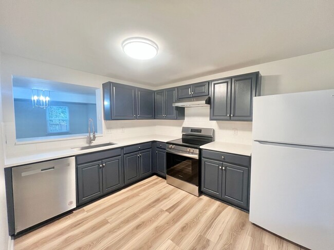 Foto del edificio - Newly Remodeled 3BD, 3.5BA Raleigh Townhom...