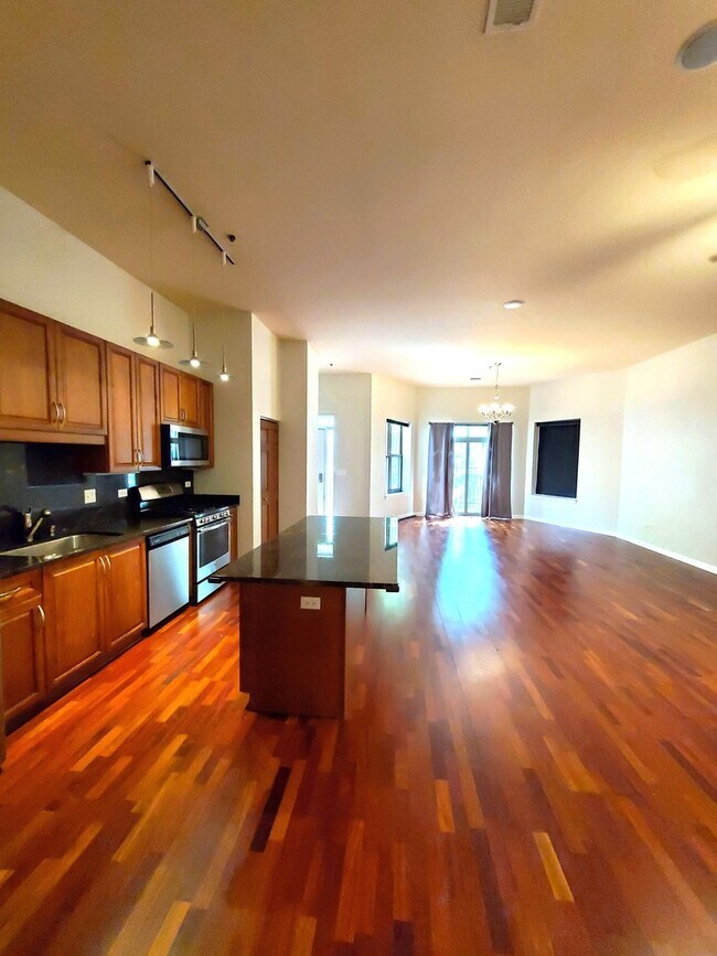 Foto del edificio - 1250 S Indiana Ave