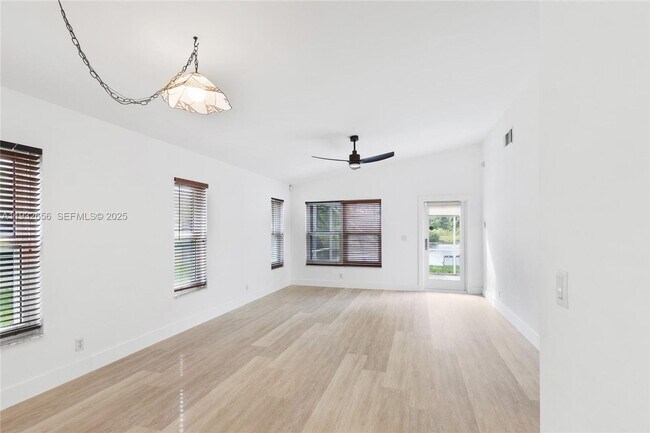 Foto del edificio - 1050 SW 164th Ave