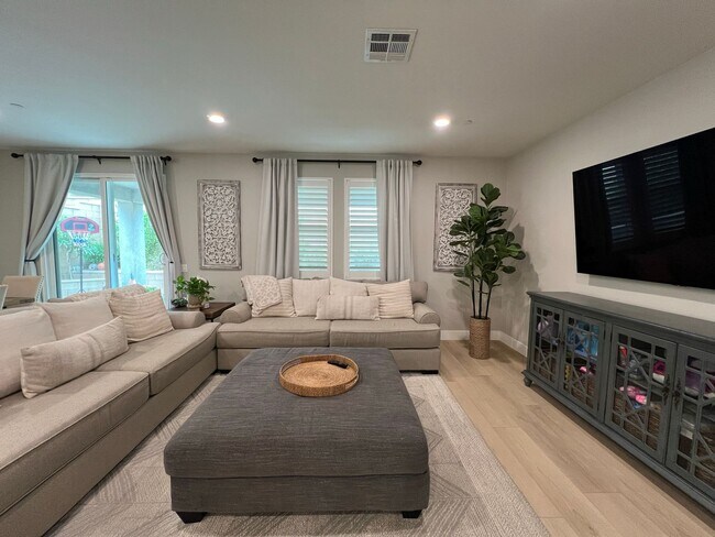 Building Photo - 5547 Soriano Wy