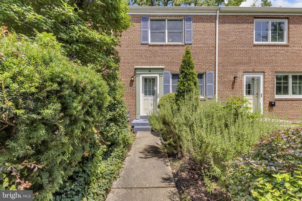 Primary Photo - 38 E Rosemont Ave