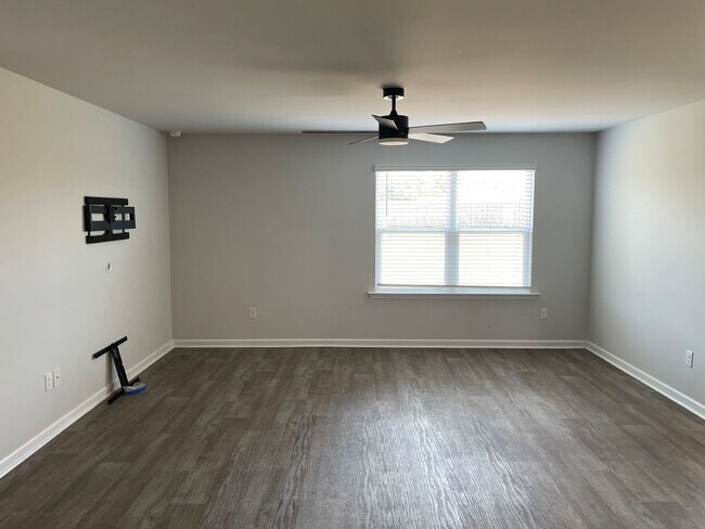 Foto del edificio - 3 Bedroom 2 Bath Home in Eagle Creek, Bolivia, NC