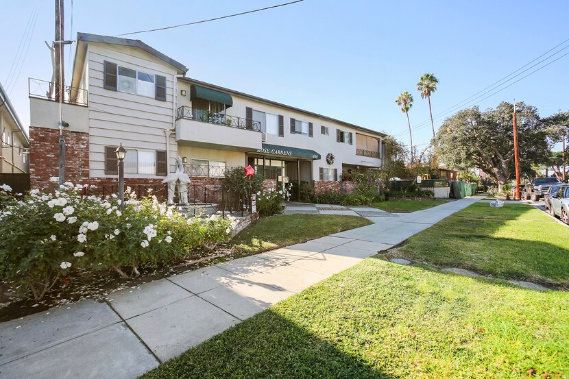 Foto principal - 400 E Live Oak St