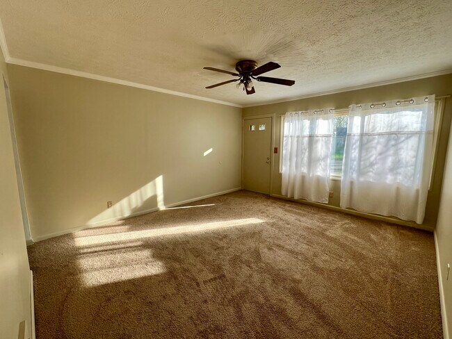 Foto del edificio - 2316 Nesmith Lake Blvd