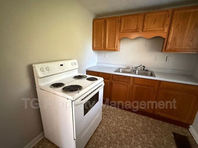 Foto del edificio - 5557 Ramona Blvd