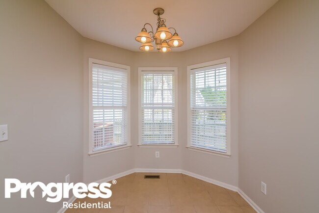 Building Photo - 2821 Windcrest Tr