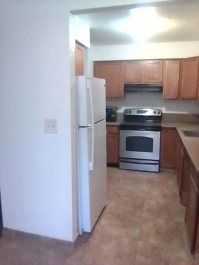 kitchen - 2621 Howe Ave