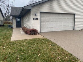 Building Photo - 3209 Polaris Dr