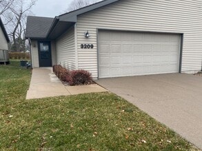 Building Photo - 3209 Polaris Dr