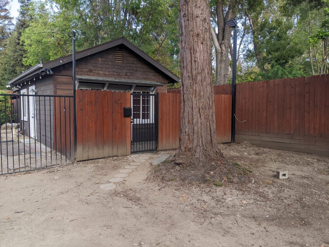 Foto principal - 3816 Laurel Canyon Blvd
