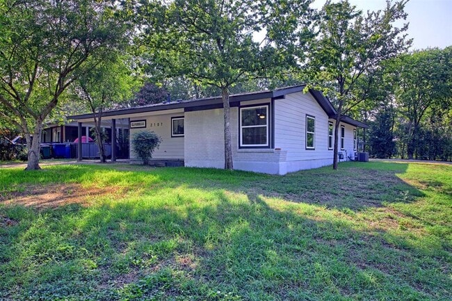 Building Photo - 2101 Benwick Cir