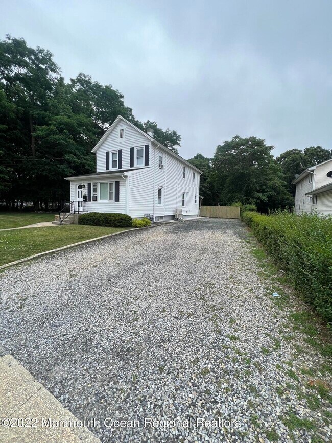 Building Photo - 316 Roosevelt Ave